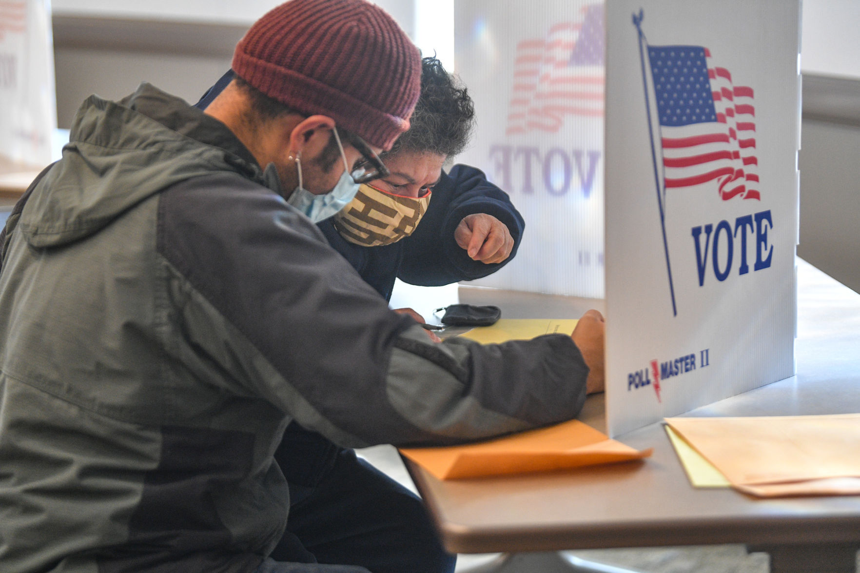 100520-qc-nws-earlyvoting-002